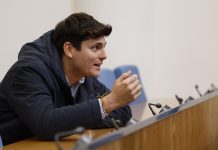 El Congreso endurece las normas y retira las credenciales a Quiles y Ndongo