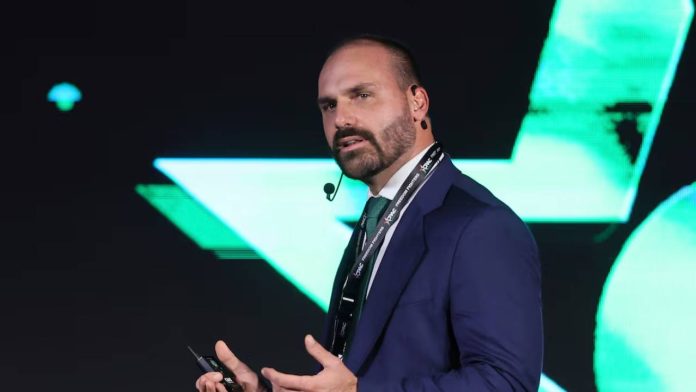 Condenado Eduardo Bolsonaro por interferir en el juicio de su padre con apoyo de Trump Condenado Eduardo Bolsonaro por interferir en el juicio de su padre con apoyo de Trump