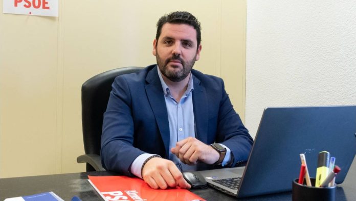El PSOE exige al PP aclarar un polémico viaje de la Diputación de Almería