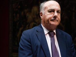 García-Castellón y Plus Ultra: Los chats que comprometen al exjuez por la mediación con Vox García-Castellón y Plus Ultra Los chats que comprometen al exjuez por la mediación con Vox