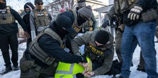 Golpe judicial a Trump: prohibidos los arrestos del ICE en las cortes de inmigración de EE.UU. Golpe judicial a Trump prohibidos los arrestos del ICE en las cortes de inmigración de EE.UU.