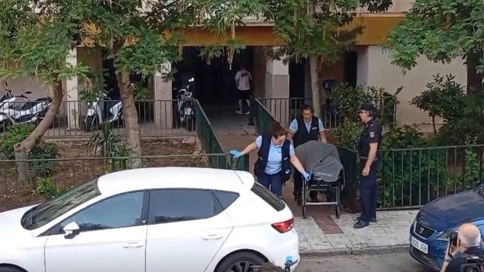 Investigan el hallazgo de dos personas fallecidas por arma de fuego en Málaga