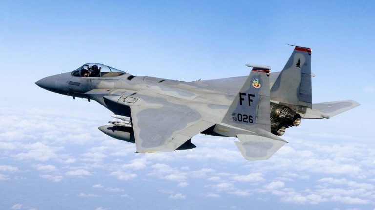 Israel bombardea un complejo petroquímico en Irán en plena escalada militar