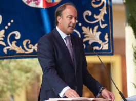 La trayectoria académica del consejero de Agricultura de Vox, en el centro de la polémica La trayectoria académica del consejero de Agricultura de Vox, en el centro de la polémica