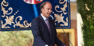 La trayectoria académica del consejero de Agricultura de Vox, en el centro de la polémica La trayectoria académica del consejero de Agricultura de Vox, en el centro de la polémica
