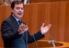 Mañueco encamina su tercera investidura con el respaldo de Vox en Castilla y León Mañueco encamina su tercera investidura con el respaldo de Vox en Castilla y León