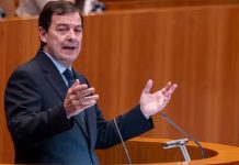 Mañueco encamina su tercera investidura con el respaldo de Vox en Castilla y León Mañueco encamina su tercera investidura con el respaldo de Vox en Castilla y León