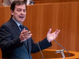 Mañueco encamina su tercera investidura con el respaldo de Vox en Castilla y León Mañueco encamina su tercera investidura con el respaldo de Vox en Castilla y León