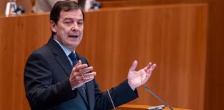 Mañueco encamina su tercera investidura con el respaldo de Vox en Castilla y León Mañueco encamina su tercera investidura con el respaldo de Vox en Castilla y León
