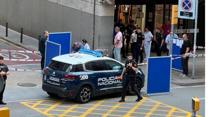 Un tiroteo mortal en la calle Balmes de Barcelona activa un dispositivo policial de búsqueda Un tiroteo mortal en la calle Balmes de Barcelona activa un dispositivo policial de búsqueda
