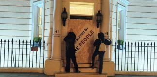 Una acción simbólica señala a Blackstone por la escalada de los precios del alquiler Una acción simbólica señala a Blackstone por la escalada de los precios del alquiler