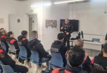 Los Mossos investigan la actuación de un cabo por un incidente con insultos a Pedro Sánchez Los Mossos investigan la actuación de un cabo por un incidente con insultos a Pedro Sánchez