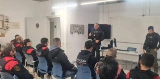 Los Mossos investigan la actuación de un cabo por un incidente con insultos a Pedro Sánchez Los Mossos investigan la actuación de un cabo por un incidente con insultos a Pedro Sánchez