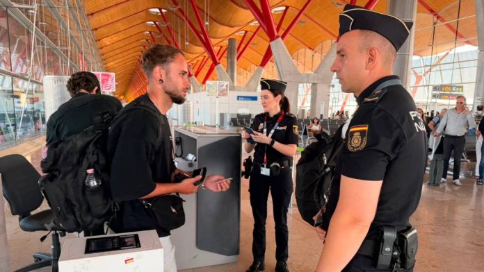 España activa los controles fronterizos para ciudadanos de Italia España activa los controles fronterizos para ciudadanos de Italia