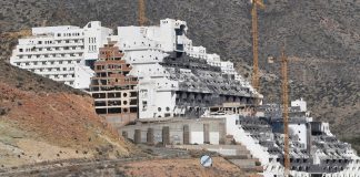 La Fiscalía investiga a siete concejales por el caso El Algarrobico La Fiscalía investiga a siete concejales por el caso El Algarrobico