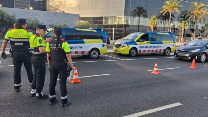 Operativo contra VTC sin autorización en el aeropuerto de Barcelona Operativo contra VTC sin autorización en el aeropuerto de Barcelona