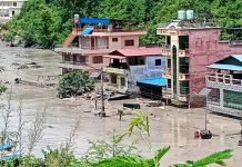 Riada entre Nepal y Tíbet: 95 muertos y 400 desaparecidos Riada entre Nepal y Tíbet 95 muertos y 400 desaparecidos