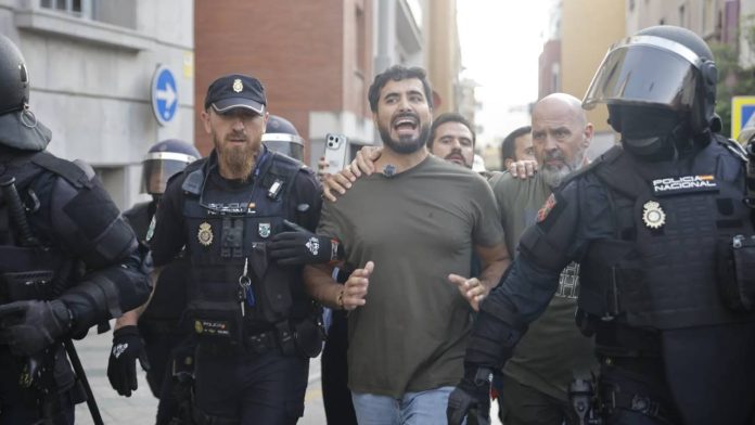 Vecinos de Ceuta echan a Alvise Pérez y otros ultra que se manifestaban en Ceuta