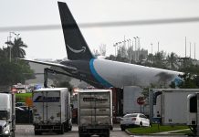 Cinco muertos al estrellarse un avión de Amazon en el aeropuerto de Miami