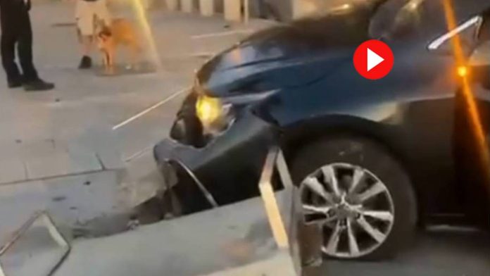Accidente de un coche de Cabify en Barcelona con un herido leve Accidente de un coche de Cabify en Barcelona con un herido leve