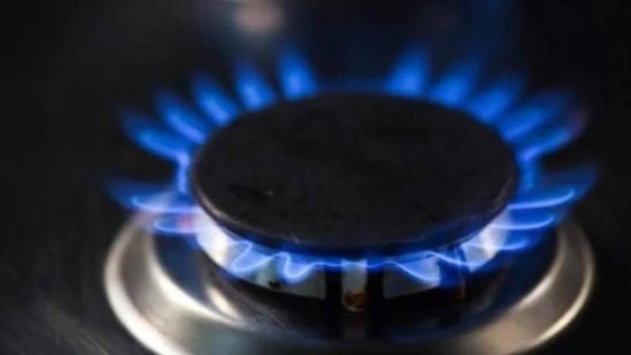 El Gobierno limita al 15 la subida del gas y fija el butano en 19,55 euros El Gobierno limita al 15% la subida del gas y fija el butano en 19,55 euros