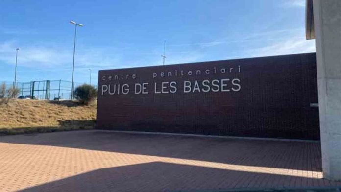 Agresión en Puig de les Basses: un interno intenta provocar un motín