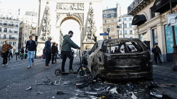 Francia suma más de 1.800 detenidos tras las protestas sociales Francia suma más de 1.800 detenidos tras las protestas sociales